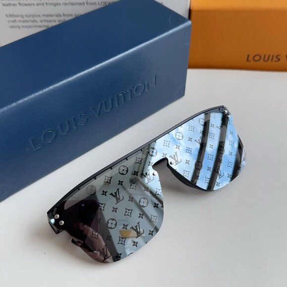 LV Statement Sunglasses - Excellent Condition! - Picture 1 of 4